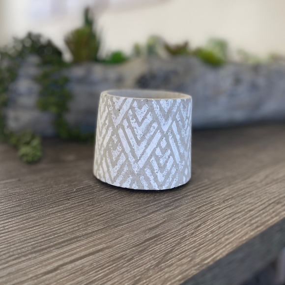 Industrial Modern handcrafted cement planter - Picture 2 of 7